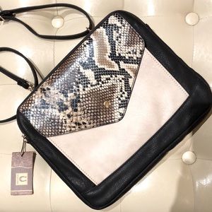 - NEW with tags Unique West crossbody bag, animal